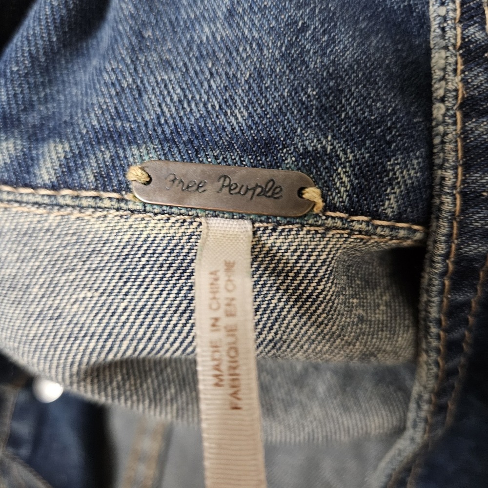 Free People Denim Jacket Womens 4 Blue Distressed Cropped Button Front‎ Bohemian - Picture 2 of 10
